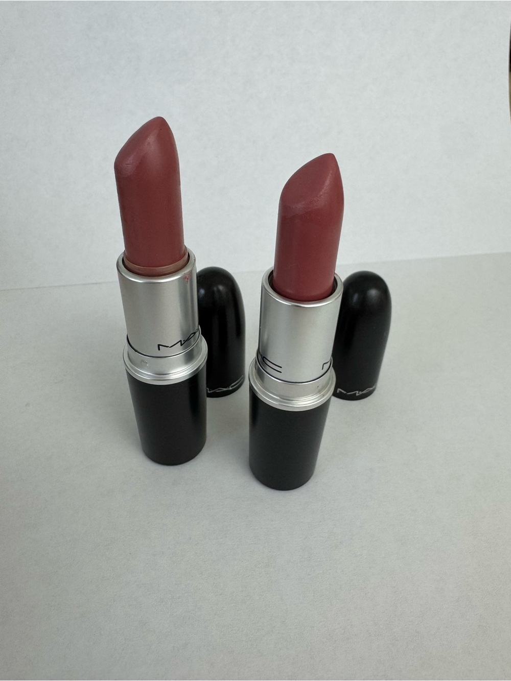 4 mac lipsticks - Picture 2 of 3
